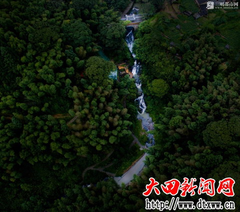 [115-1]紫云飛瀑 陳廣程.jpg