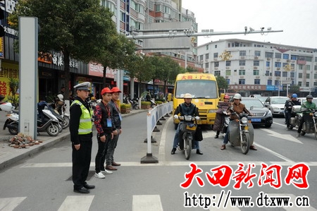 大田：“滿分老司機”變身“文明交通勸導員”.jpg